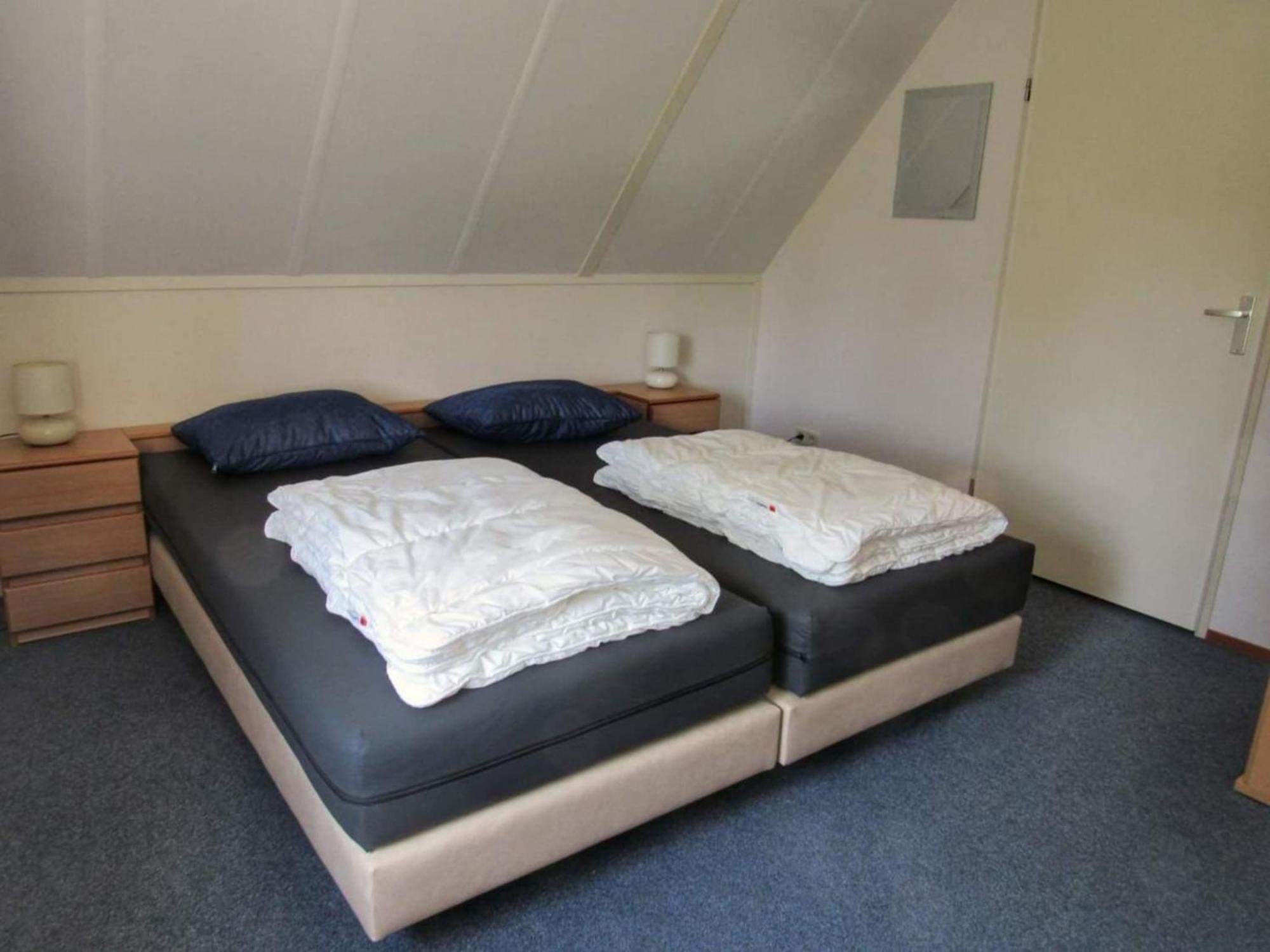 Vakantiehuis Inviting With Garden *
