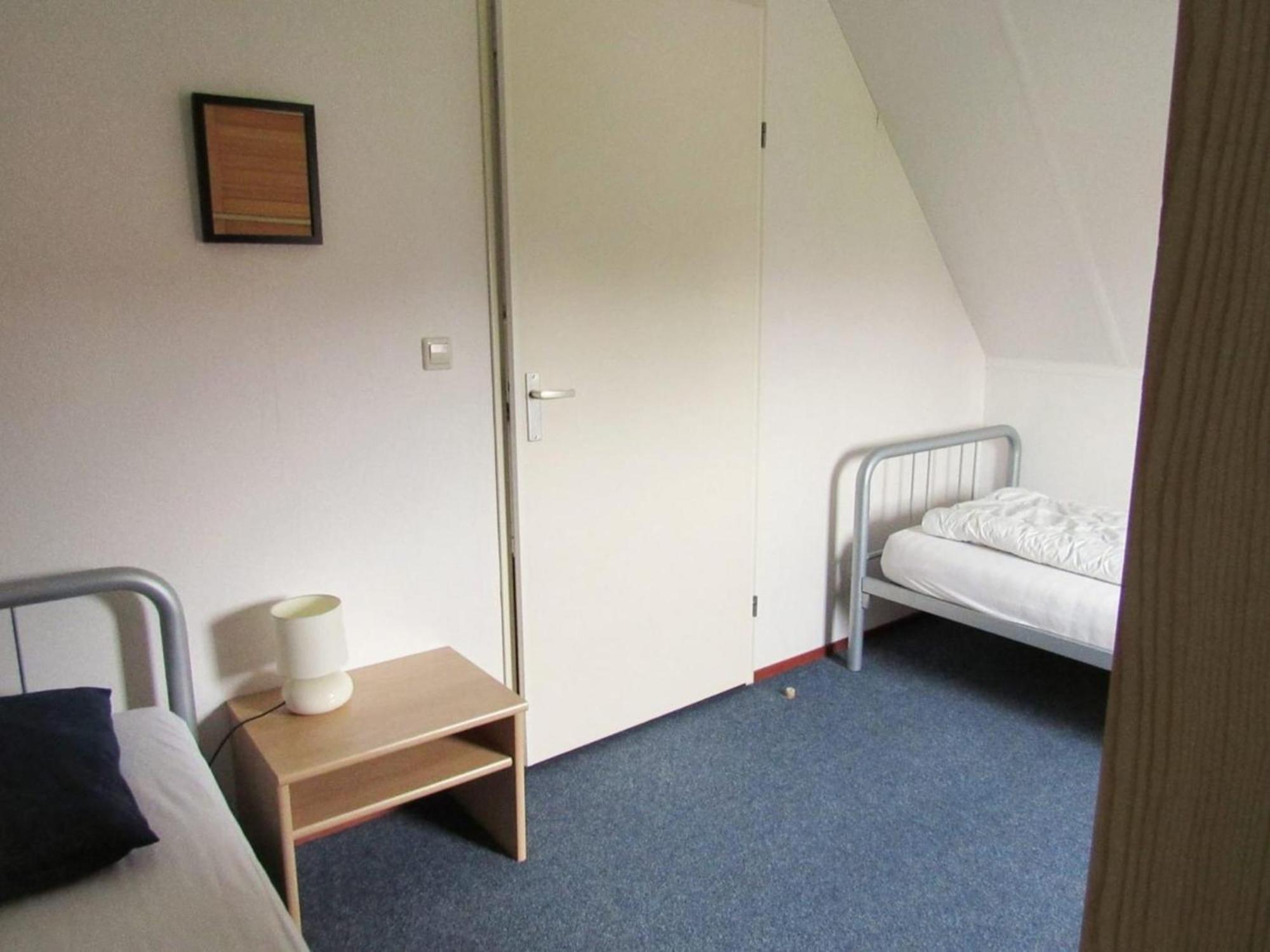 Vakantiehuis Inviting With Garden