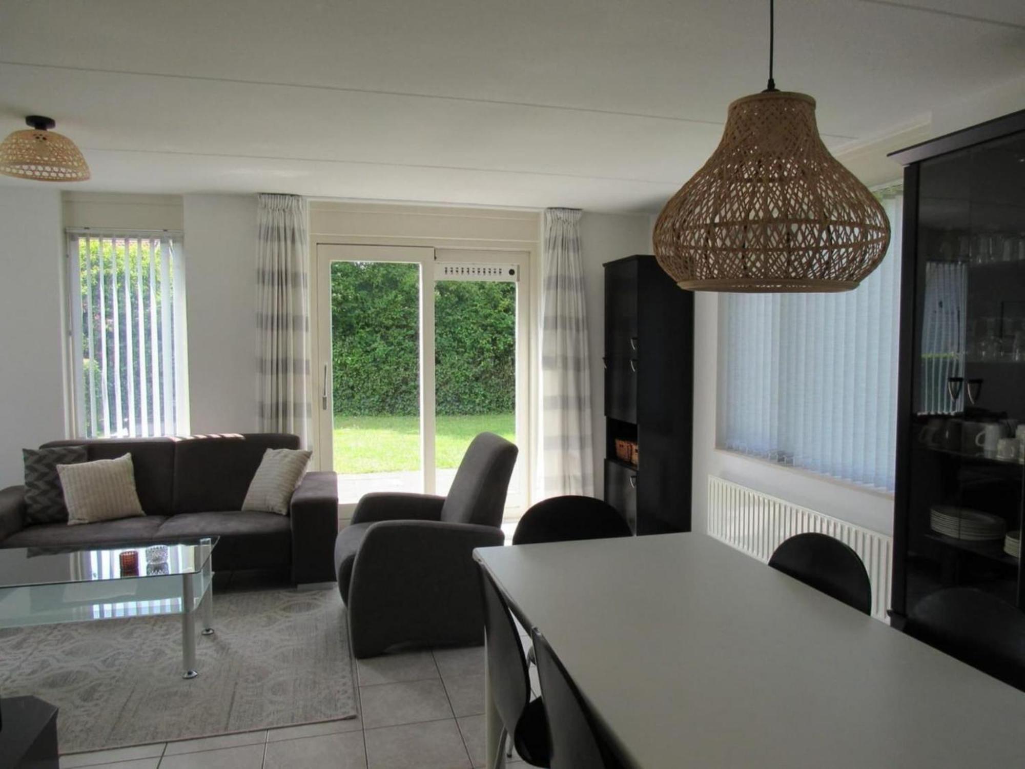 Vakantiehuis Inviting With Garden *