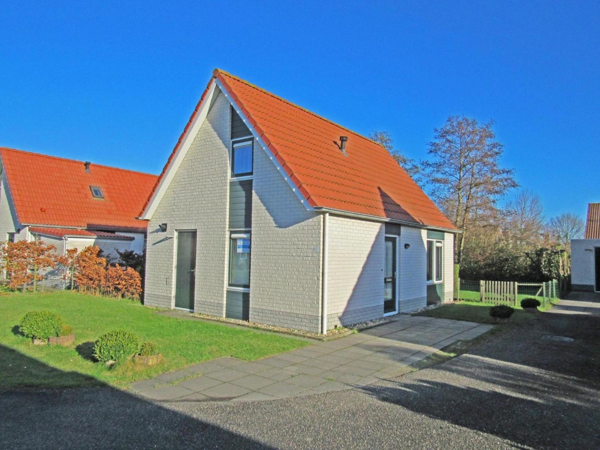 Vakantiehuis Inviting With Garden *
