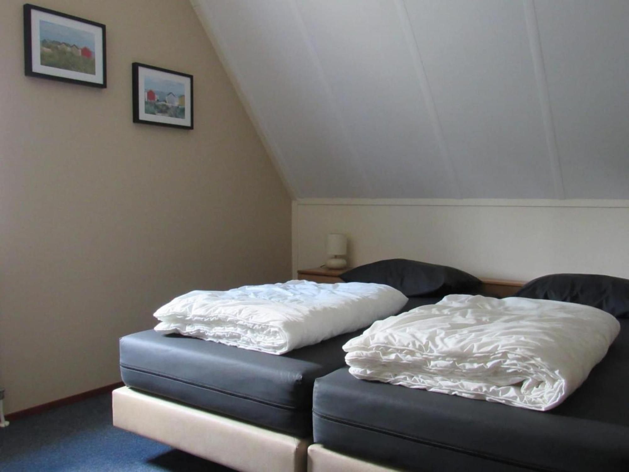 Vakantiehuis Inviting With Garden